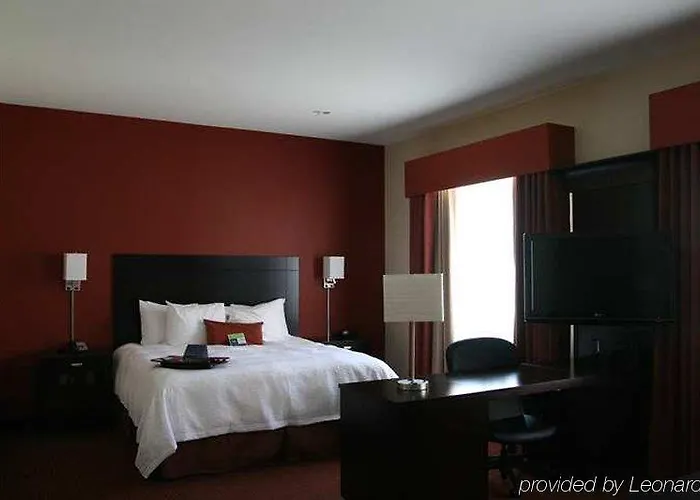 Hampton & Phoenix Fashion Center Hotel