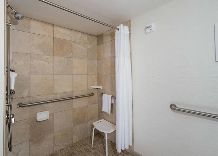 Hampton & Phoenix Fashion Center Hotel