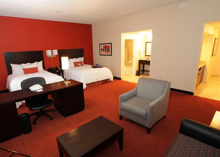 Hotel Hampton & Phoenix Fashion Center