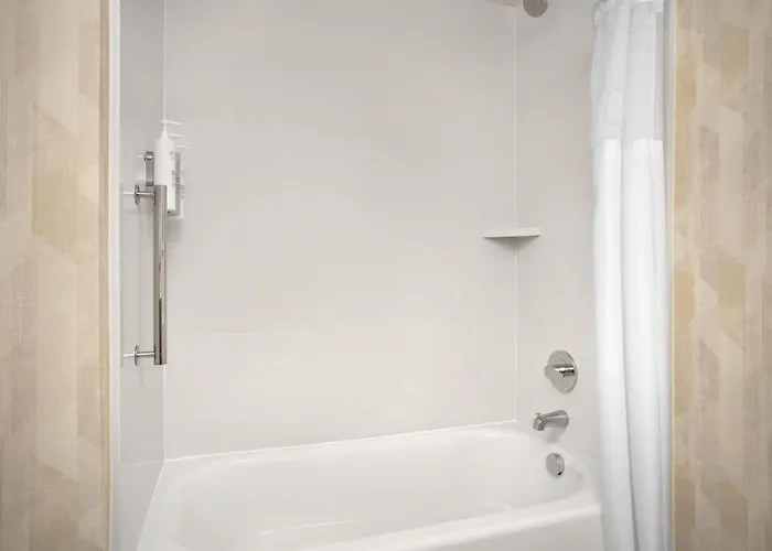 Hampton & Phoenix Fashion Center Hotel