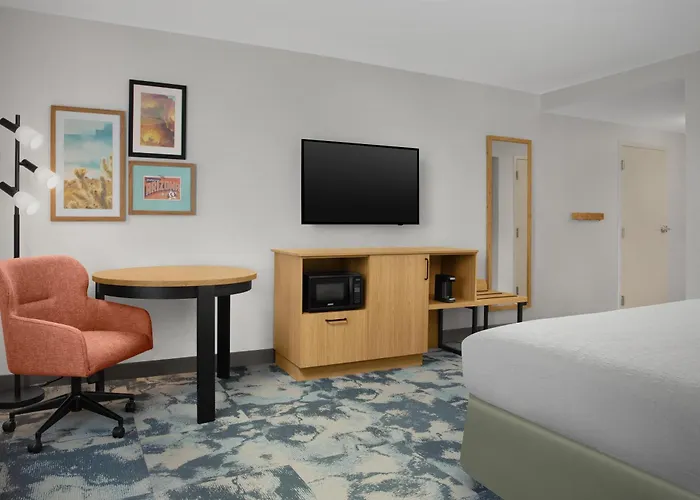 Hampton & Phoenix Fashion Center Hotel