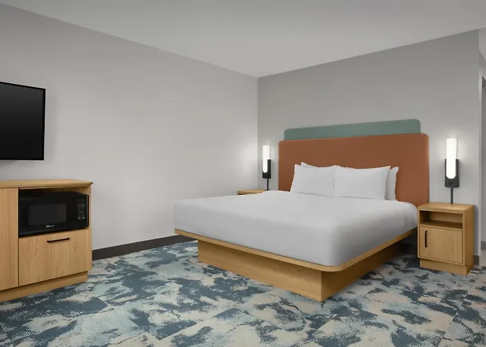 Hotel Hampton & Phoenix Fashion Center 3*