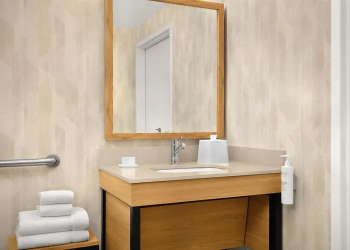 Hampton & Phoenix Fashion Center Hotel 3*