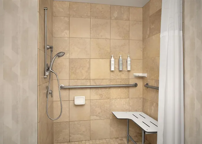 Hotel Hampton & Phoenix Fashion Center 3*