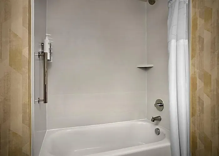 Hampton & Phoenix Fashion Center Hotel
