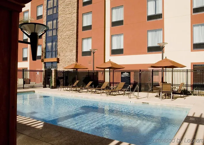 Hotel Hampton & Phoenix Fashion Center 3*